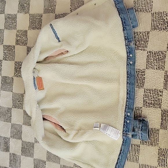 Levi's jean jacket - Picture 3 of 7